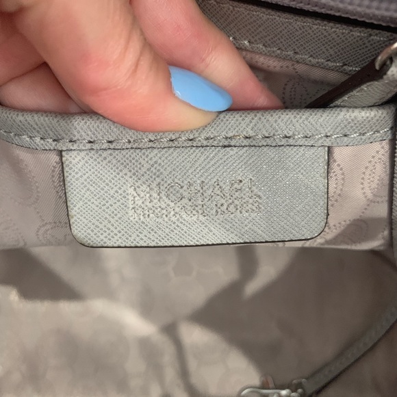 Michael Kors Medium Selma in Grey - Picture 4 of 10